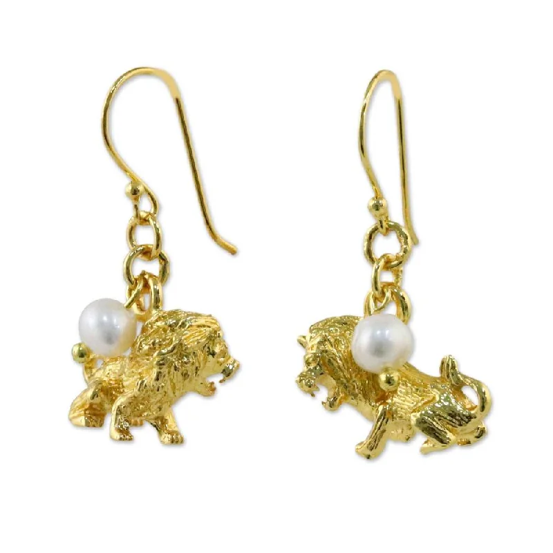 Handmade Gold Overlay 'Radiant Leo' Cultured Pearl Earrings (5 mm) (Thailand) - 1.3*0.7