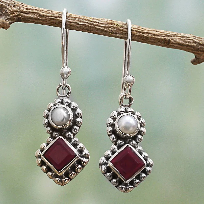 Handmade Sterling Silver 'Kolkata Sparkle' Cultured Pearl Garnet Earrings (4 mm) (India) - 1.3*0.4